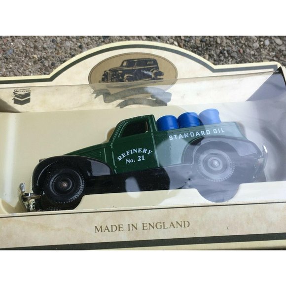 Chevron Die Cast Standard Oil Refinery No. 21 Green Truck, Lledo 1939 Pickup - Picture 2 of 6
